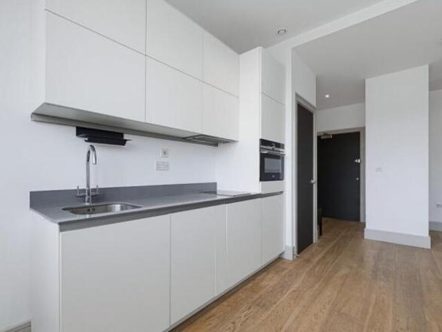 Apartment for rent in Cat Hill, England