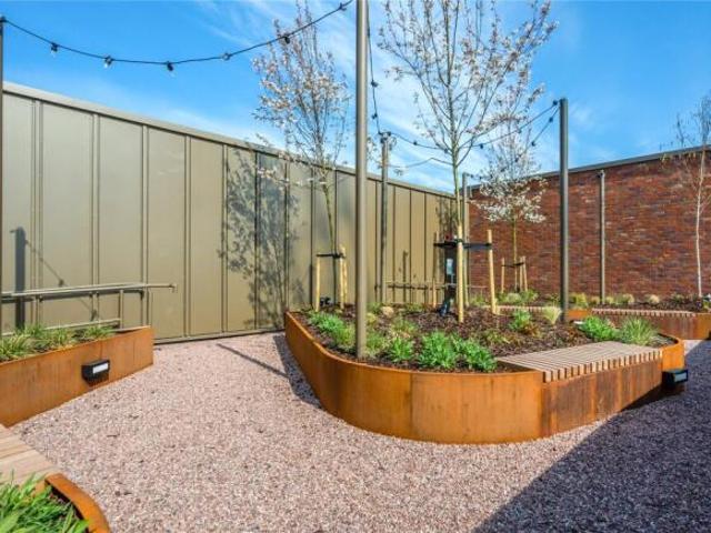 Apartment for rent in South Lane, West Yorkshire
