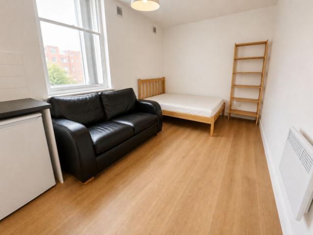 Apartment for rent in St Albans, Five Acres