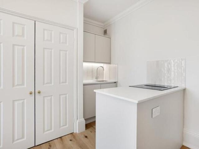Apartment for rent in Cat Hill, England