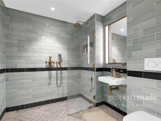 Apartment for rent in Cat Hill, England
