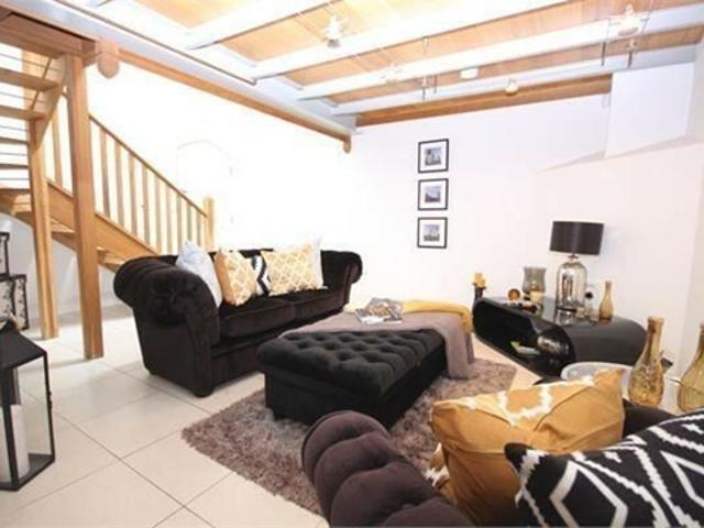 Apartment for rent in The Galleries, Navestock Side