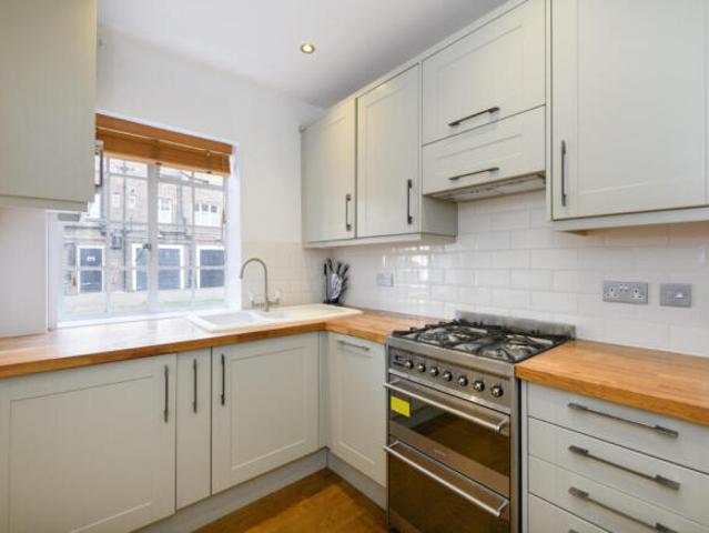 Apartment for rent in Cat Hill, England