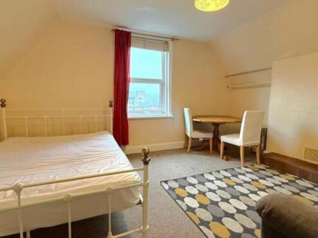 Apartment for rent in Bellfields, Guildford