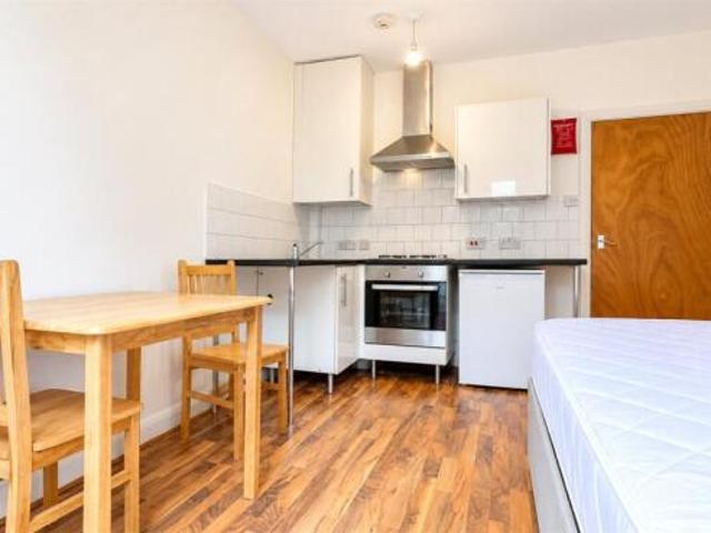 Apartment for rent in Cat Hill, England