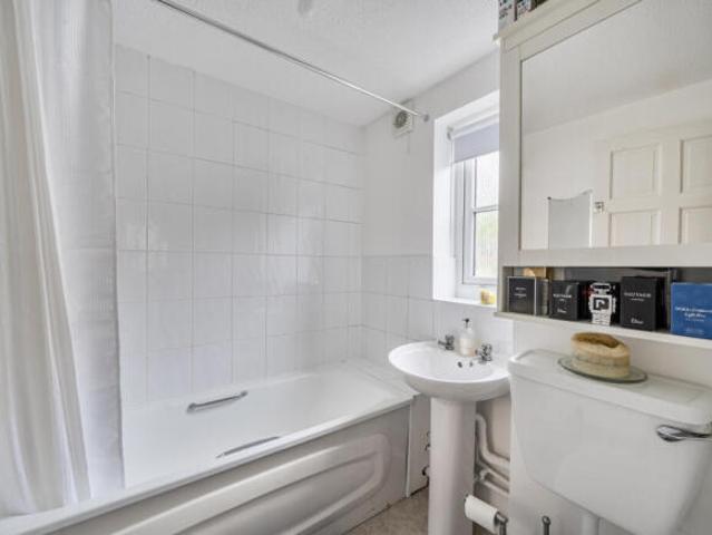 Apartment for sale in London Borough of Sutton, Greater London