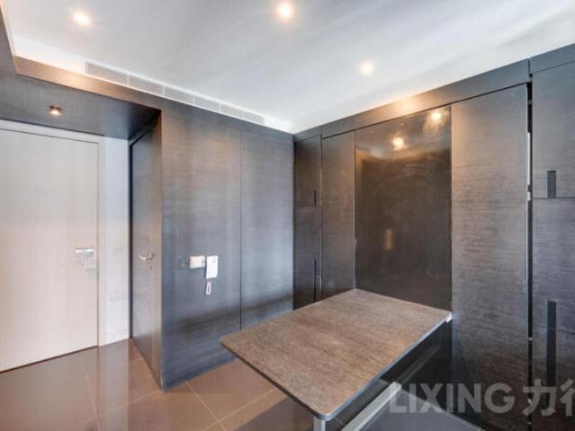 Apartment for sale in Canary Wharf, Greater London