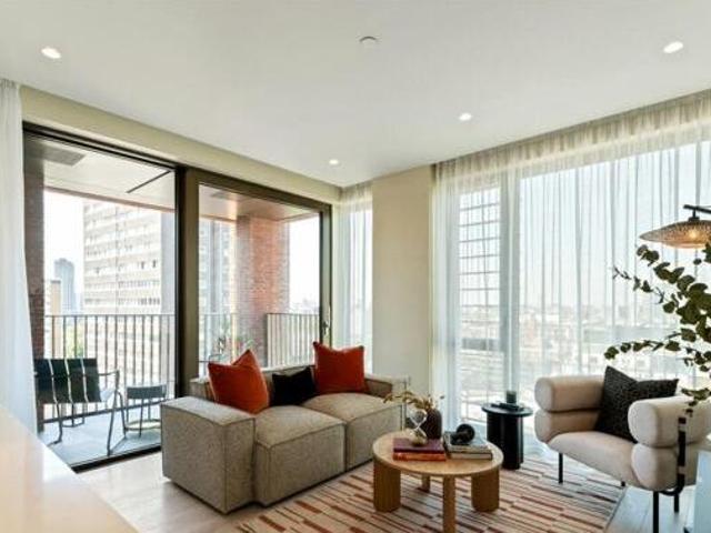 House for sale in Bishopsgate, Greater London