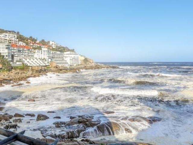 Apartment for rent in Bantry Bay, Cape Town