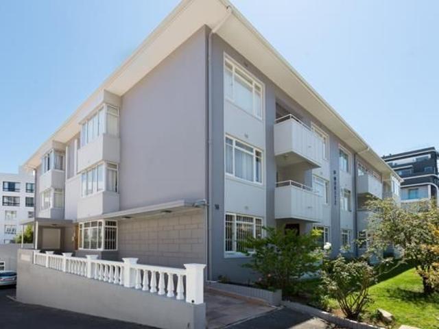 Apartment for rent in Bantry Bay, Cape Town