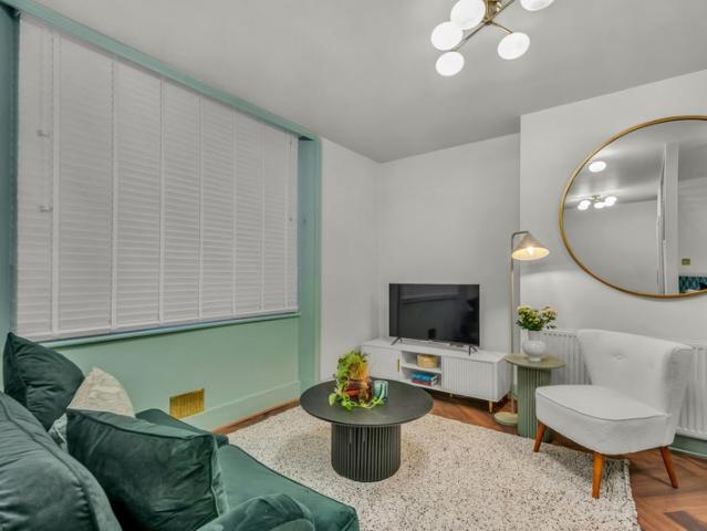 Studio for rent in Earl's Court, Greater London