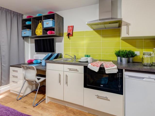 Studio for rent in Calderstones