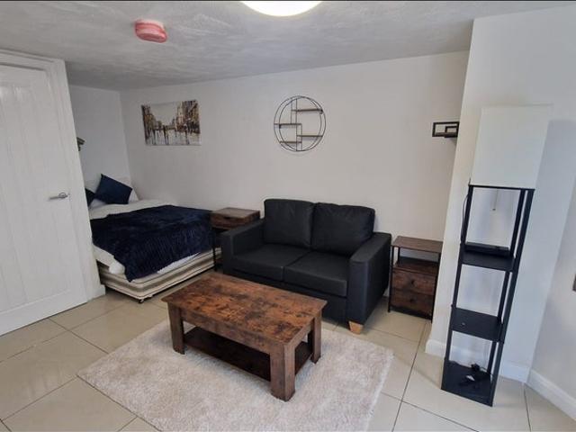 Studio for rent in Victoria Park, Manchester