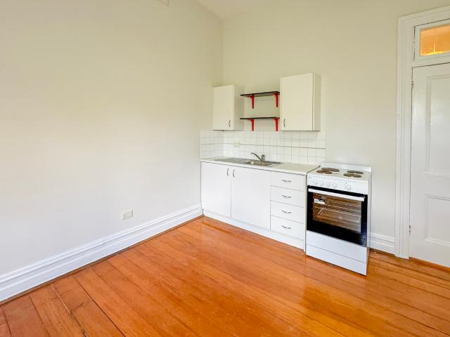 Apartment for rent in Newtown, Queensland