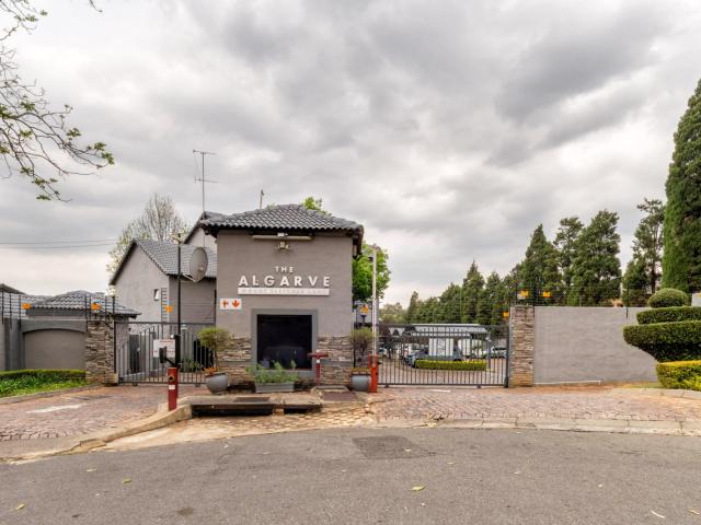 Apartment for rent in Paulshof, Sandton