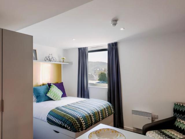 Studio for rent in Hillside, Leith