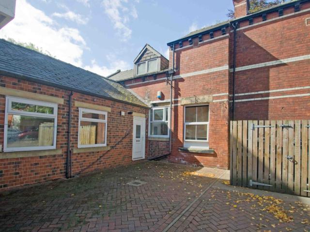 Studio for rent in Burley, West Yorkshire