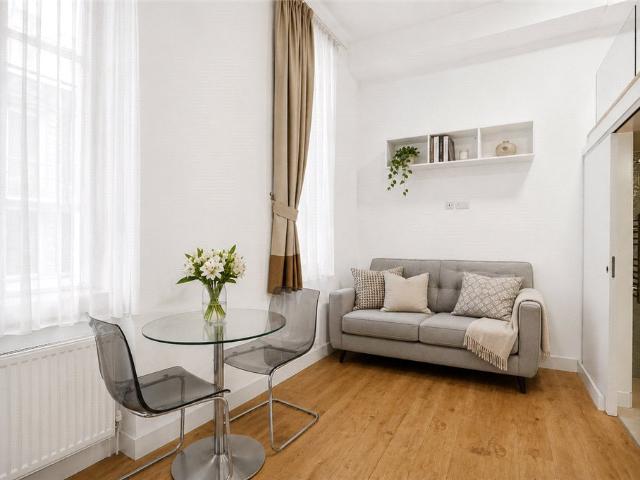 Studio for rent in Earl's Court, Greater London
