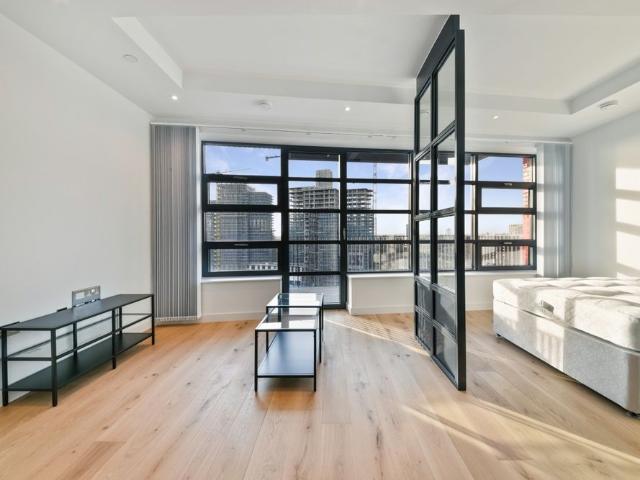 Studio for rent in London City Island, Blackwall