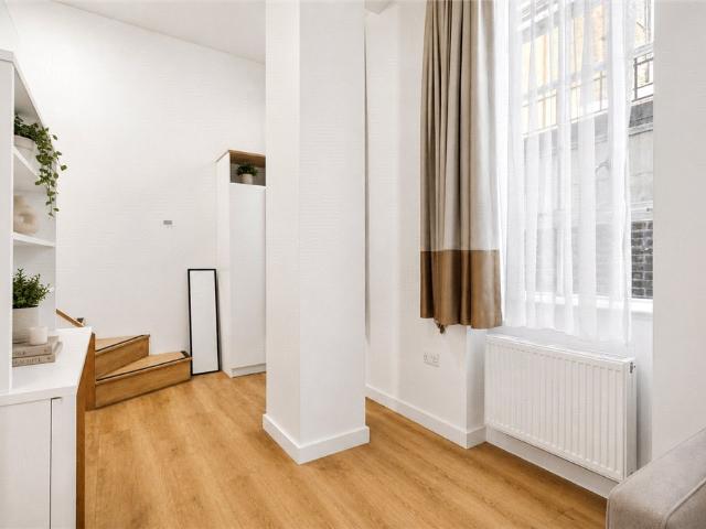 Studio for rent in Earl's Court, Greater London
