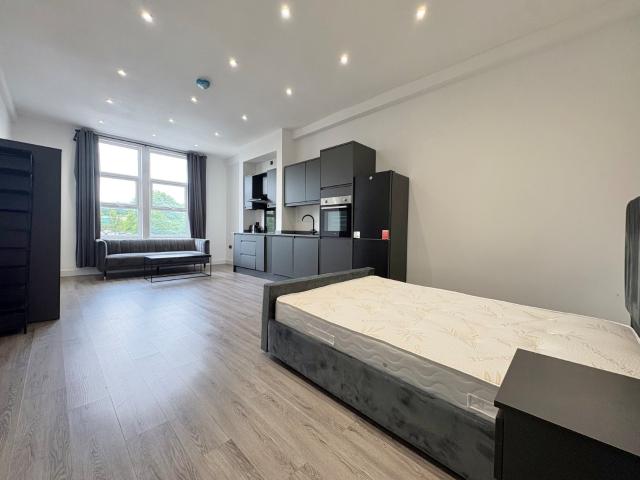 Studio for rent in Burley, Leeds