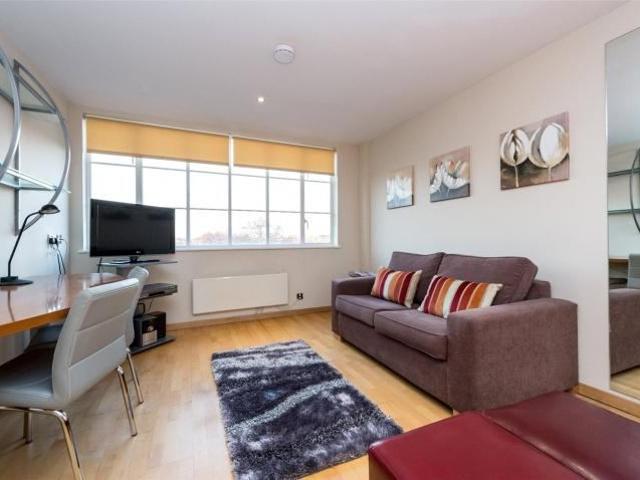 Studio for rent in Brompton, Greater London