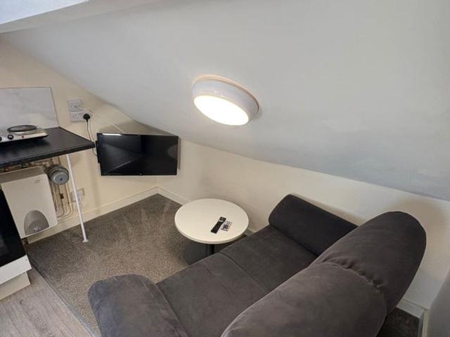Studio for rent in Hillsborough, Sheffield