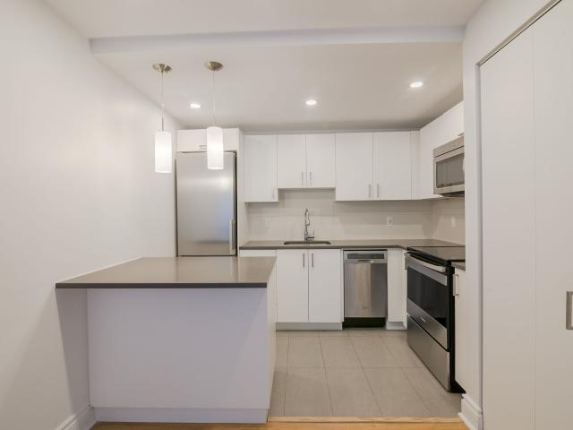 Apartment for rent in Saint-lambert, Quebec