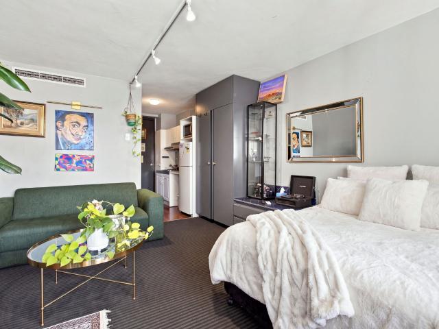 Granny Flat for rent in Spring Hill, Greater Brisbane