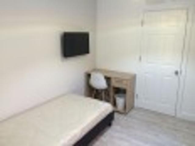 Studio for rent in Coundon, West Midlands
