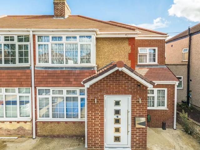 Studio for rent in London Borough of Ealing, Greater London
