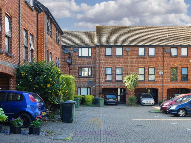 Studio for rent in Epsom, Surrey