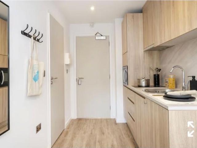 Studio for rent in Leylands, West Yorkshire