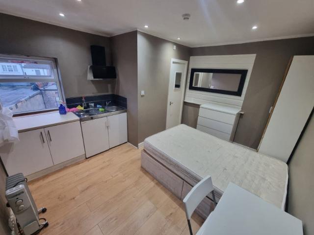 Studio for rent in London Borough of Ealing, Greater London