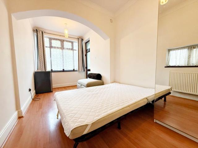 Studio for rent in London Borough of Hounslow, Spring Grove