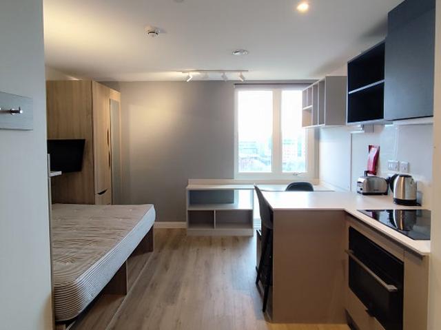 Studio for rent in Holbeck, West Yorkshire