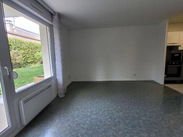 Studio location à Quartier Centre Ville, Reims