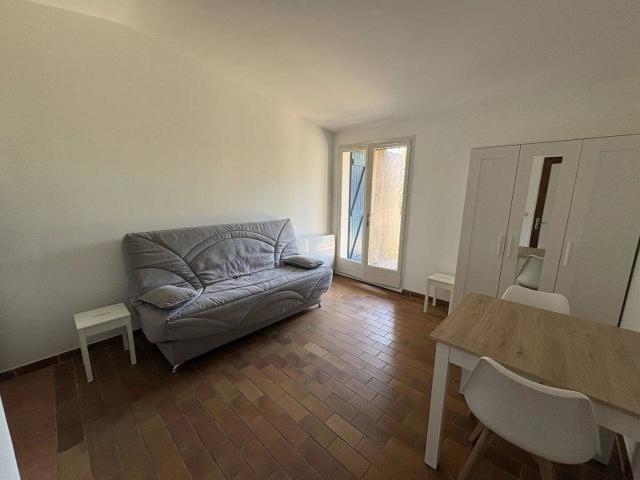 Studio location à Écusson, Nîmes