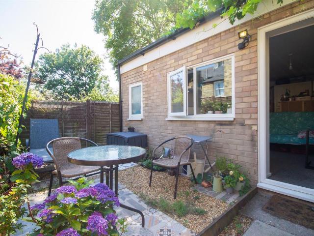 Studio for rent in Romsey, Cambridge