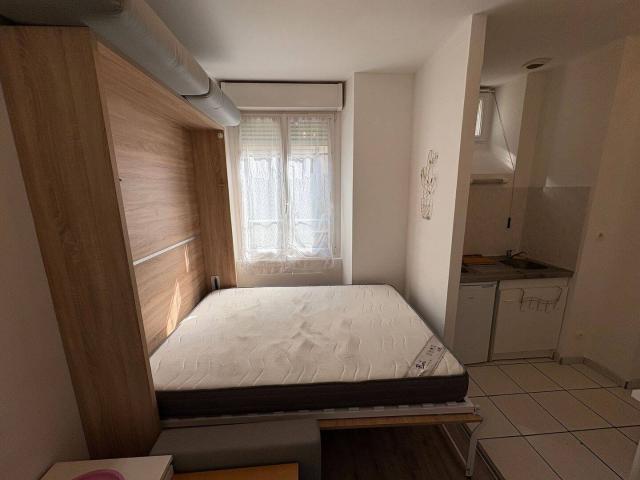 Studio location à Quartier Centre Ville, Reims