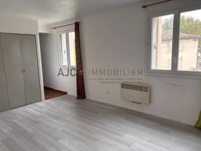 Studio location à Quartier La Sousto, Saint-Rémy-de-Provence