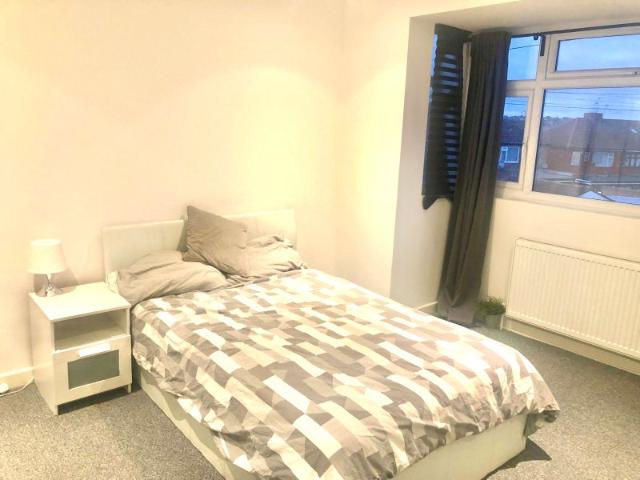 Studio for rent in Dollis Hill, Greater London