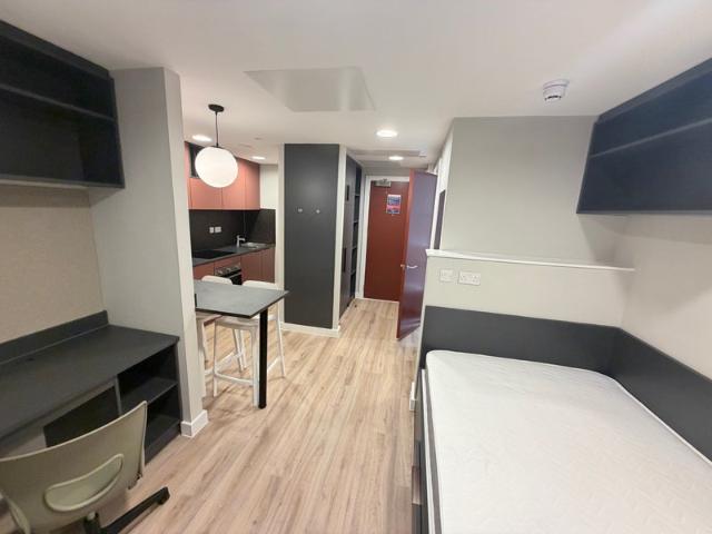 Studio for rent in Woodhouse, Leeds