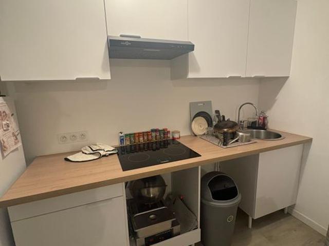 Studio location à Saint-Saturnin-lès-Avignon, Vaucluse