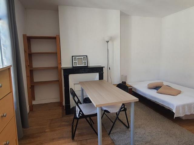 Studio location à Cathédrale, Tours