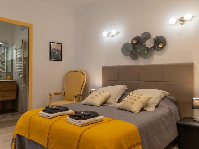 Studio location à Arles, Eyragues