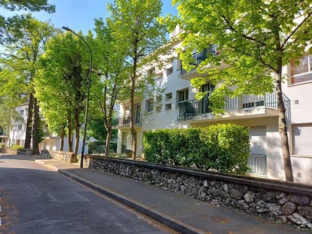 Studio location à Nanterre, Garches