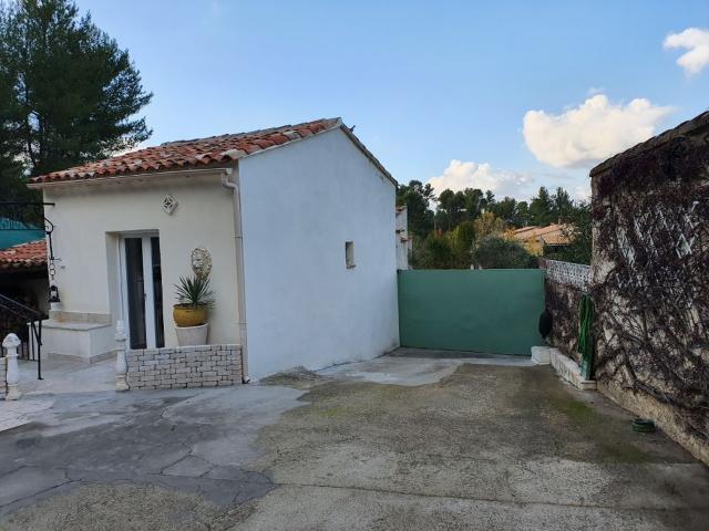 Studio location à Meyrargues, Bouches-du-Rhône