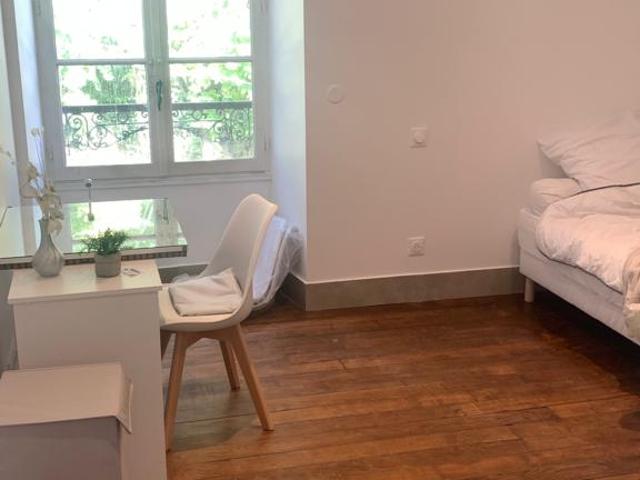 Studio location à Orsay, Le Fond du Guichet