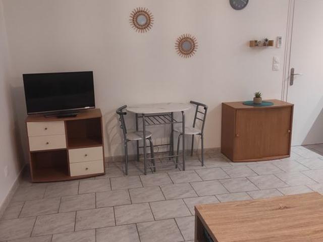 Studio location à Angoulême, La Couronne